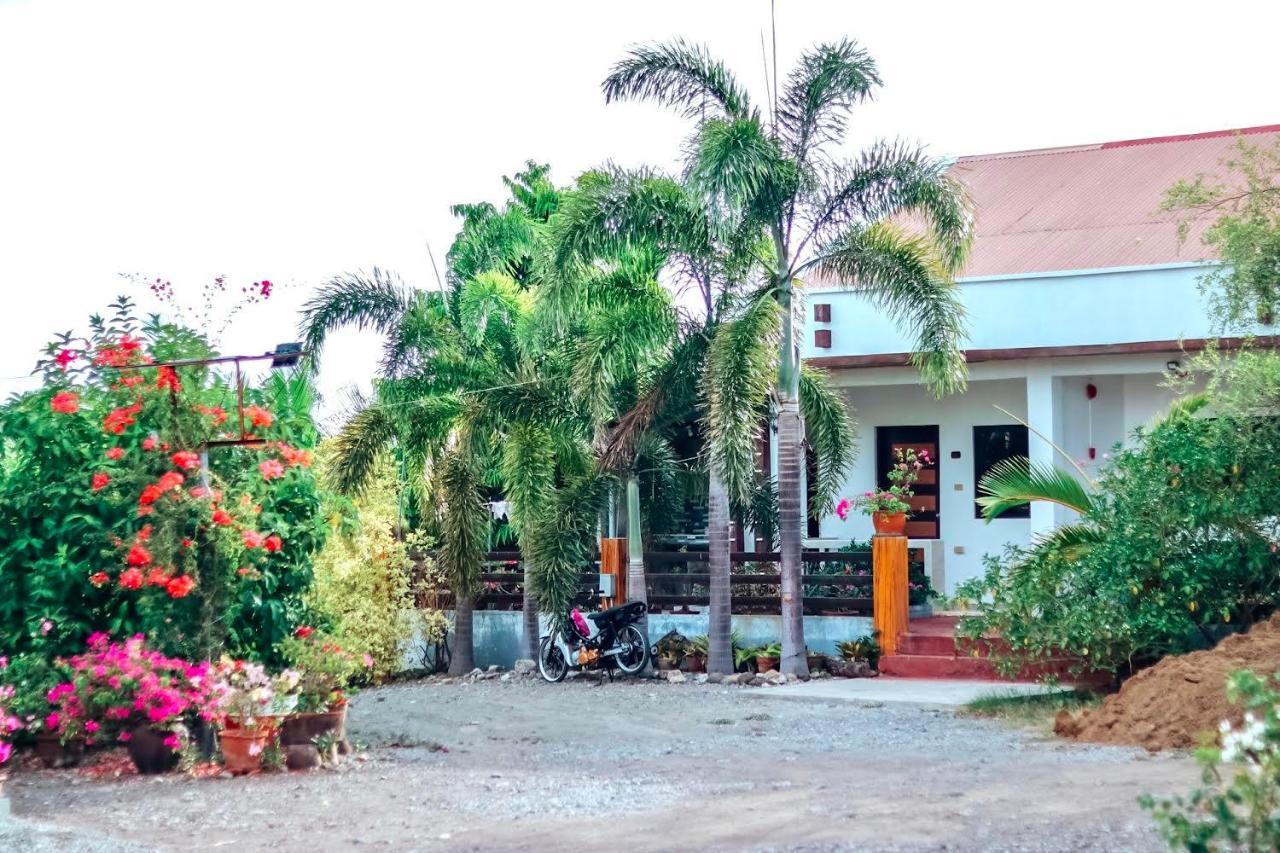 Airport View Hotel Vigan Esterno foto