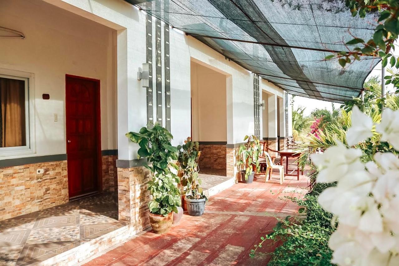 Airport View Hotel Vigan Esterno foto