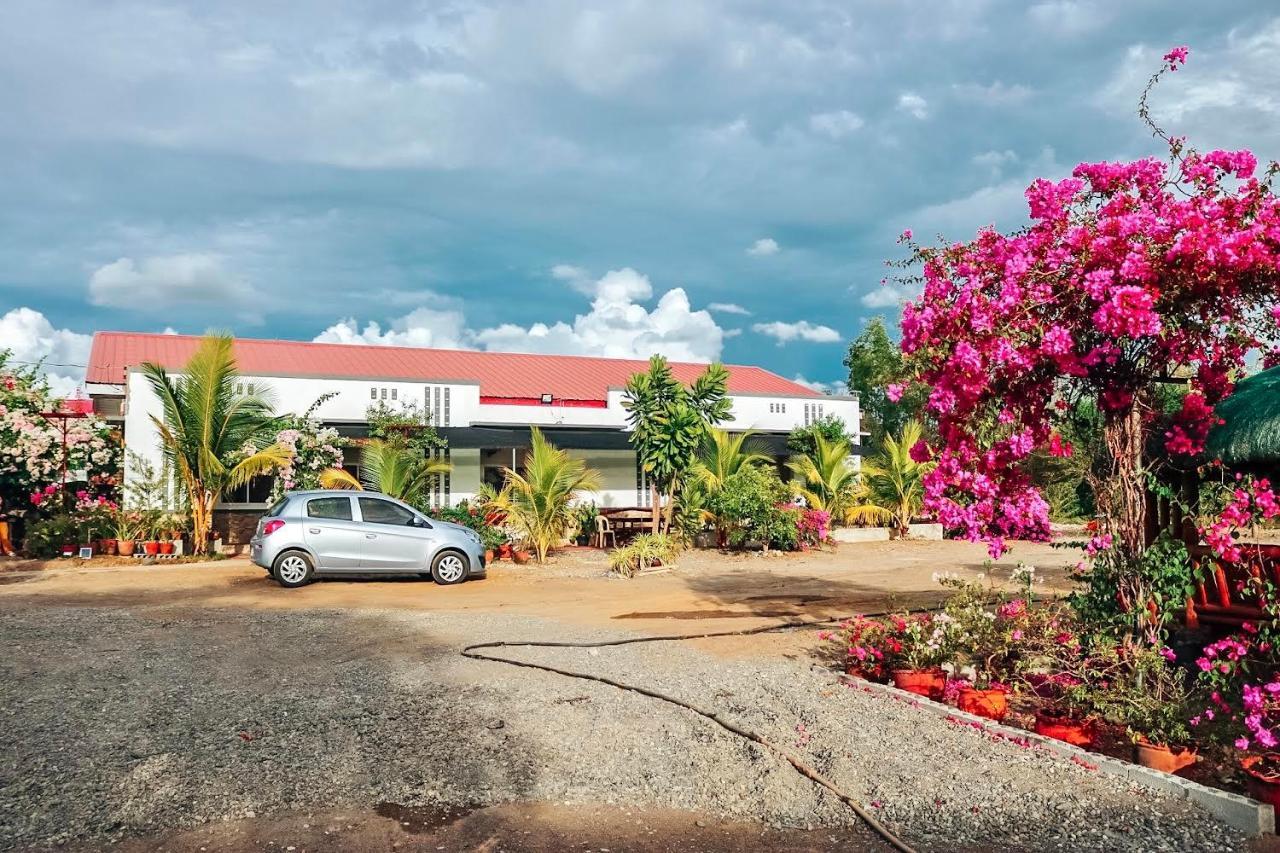Airport View Hotel Vigan Esterno foto
