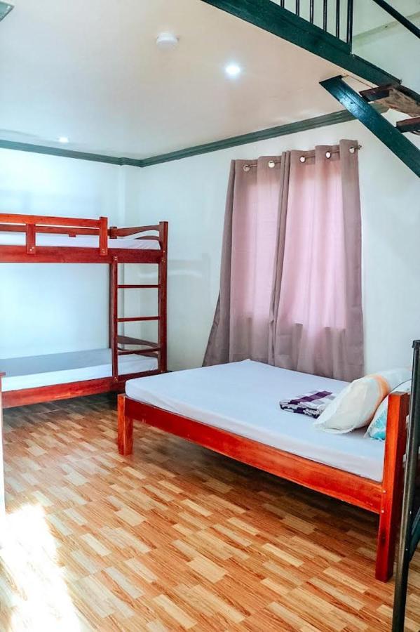 Airport View Hotel Vigan Esterno foto