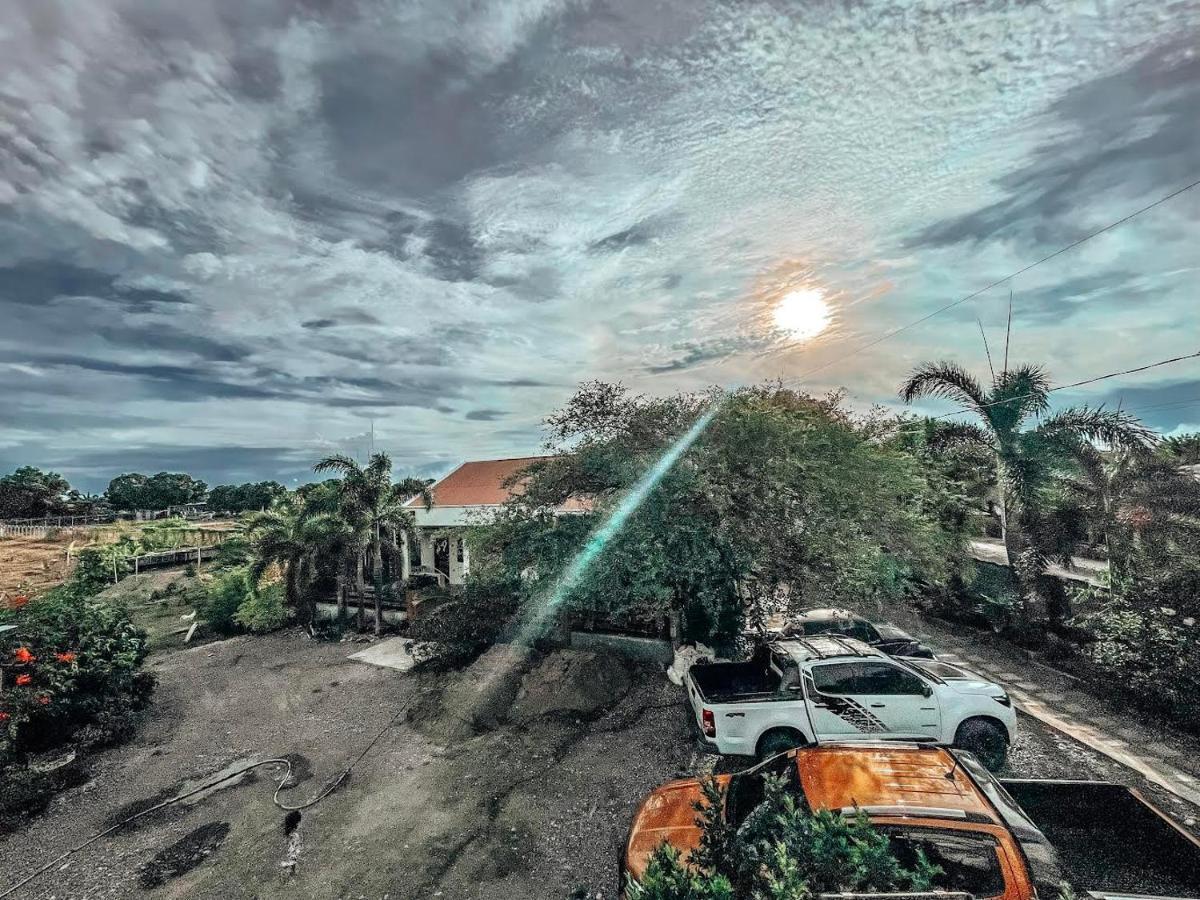 Airport View Hotel Vigan Esterno foto